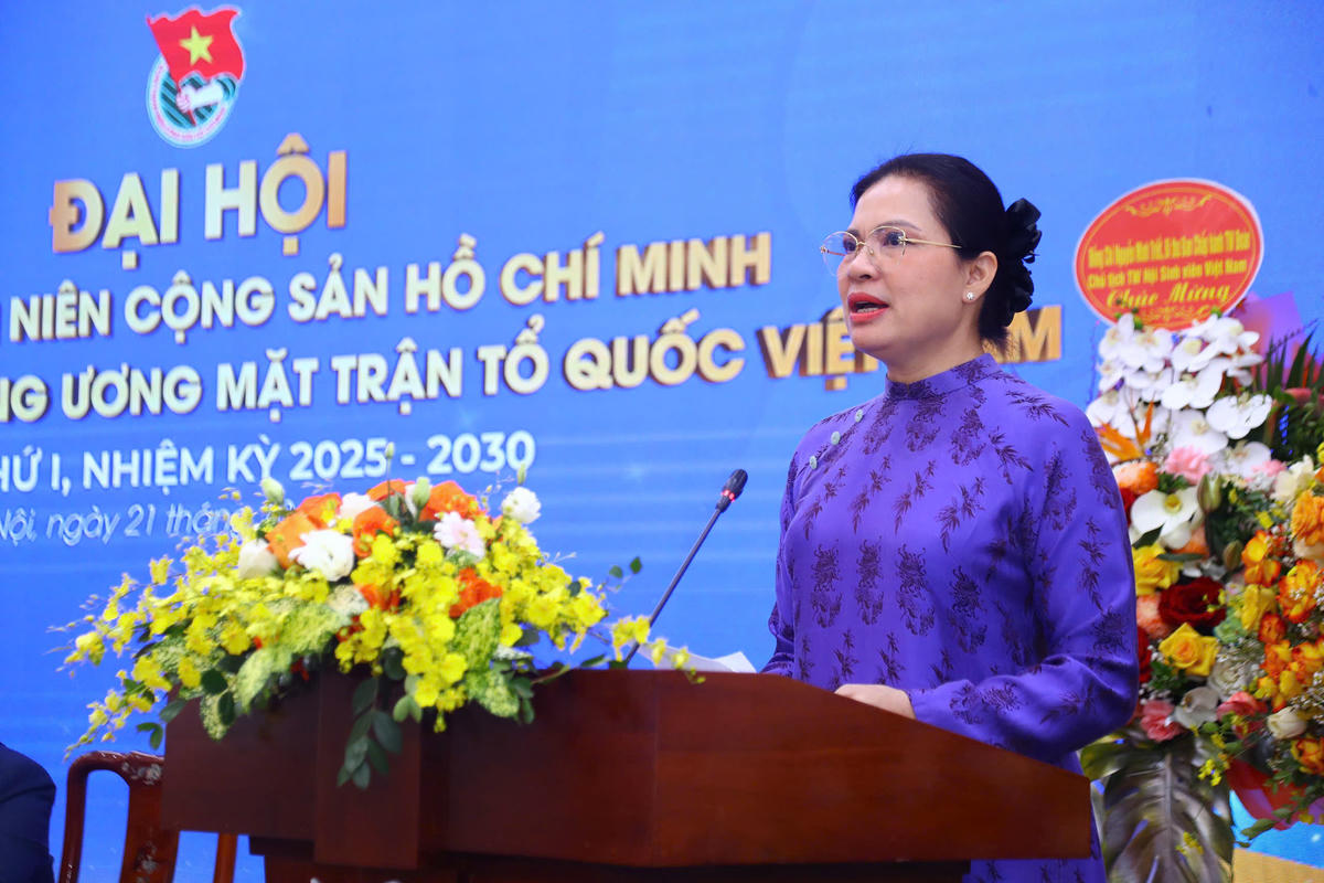 Đồng chí Hà Thị Nga - Ủy viên Ban Chấp hành Trung ương Đảng, Phó Chủ tịch UBTƯ MTTQ Việt Nam phát biểu chỉ đạo Đại hội. Ảnh: Lê Khánh.