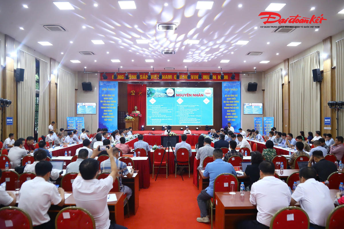 Quang cảnh&nbsp;Hội thảo Đề án tổng thể "Giảm thiểu ùn tắc giao thông trên địa bàn thành phố Hà Nội, giai đoạn 2025-2030 và những năm tiếp theo".