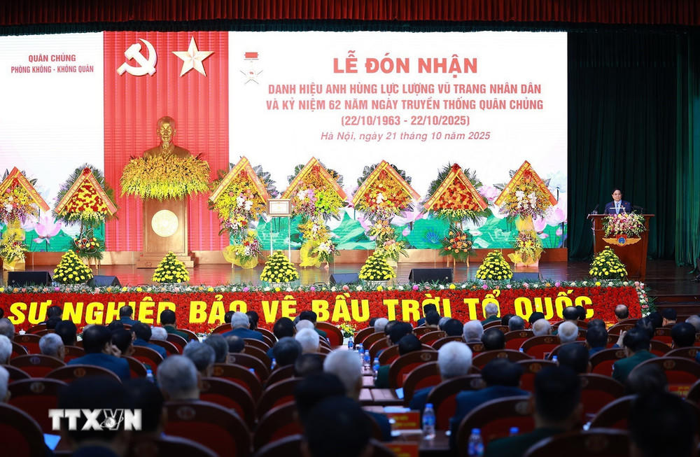 Thủ tướng Phạm Minh Chính phát biểu tại Lễ kỷ niệm 62 năm Ngày truyền thống Quân chủng Phòng không-Không quân. (Ảnh: Dương Giang/TTXVN)