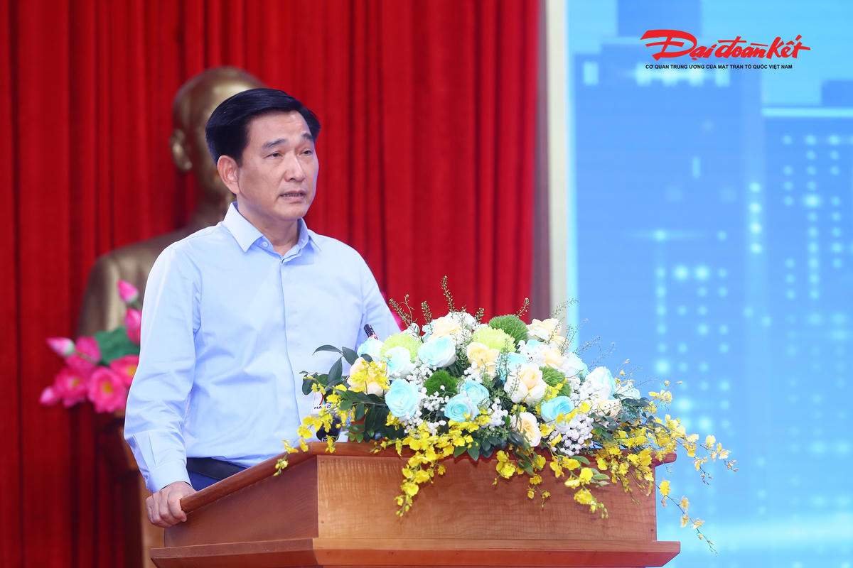 Đại tá Trần Đình Nghĩa, Trưởng phòng CSGT Công an TP Hà Nội đề xuất nghiên cứu đi làm theo khung giờ để giảm ùn tắc.