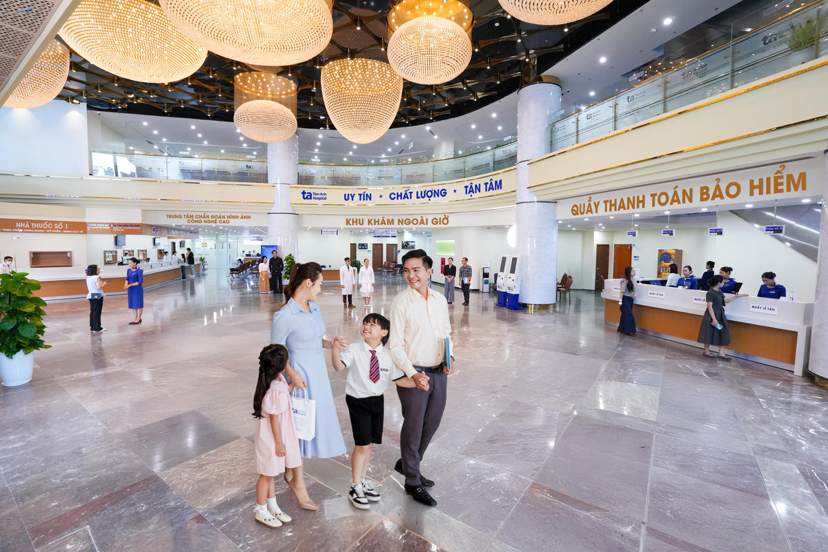 Phòng khám Đa khoa Tâm Anh Cầu Giấy được đầu tư toàn diện về cơ sở vật chất và thiết bị y tế hàng đầu thế giới, được xem là “siêu” trung tâm khám chữa bệnh hiện đại bậc nhất Thủ đô, hướng tới phục vụ lên đến 3.000 lượt khách mỗi ngày. . Ảnh: BVĐK Tâm Anh