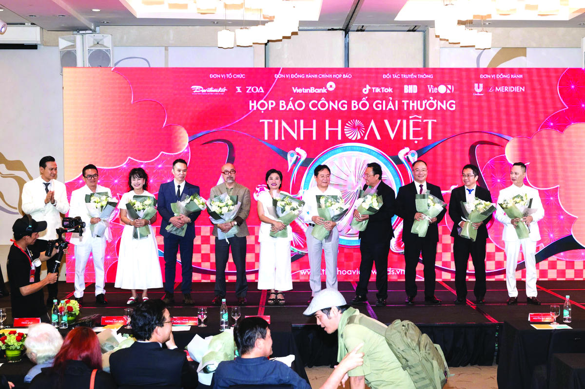 Hoạ sĩ Vi Kiến Thành: ‘Đi đến tận cùng dân tộc, chúng ta sẽ gặp nhân loại’