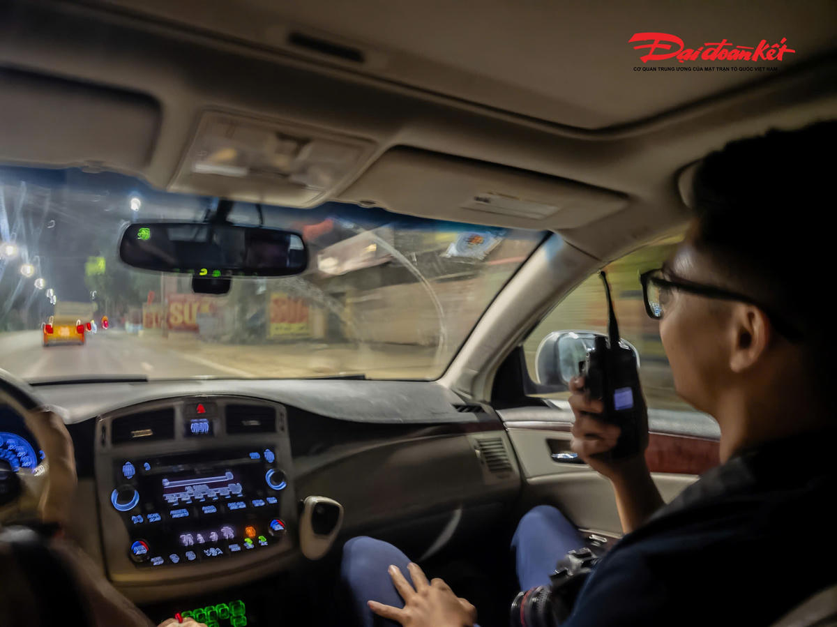 Quá trình làm nhiệm vụ được các tổ công tác giữ bí mật, không để cho các đối tượng "chim mồi" phát hiện, thông báo cho tài xế vi phạm biết và né chốt.