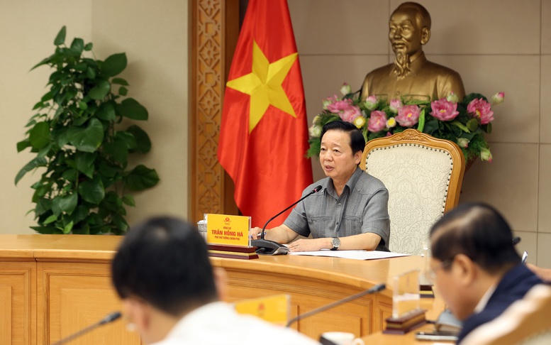 Phó Thủ tướng Trần Hồng Hà chủ trì cuộc họp.&nbsp;Ảnh: VGP/Minh Khôi