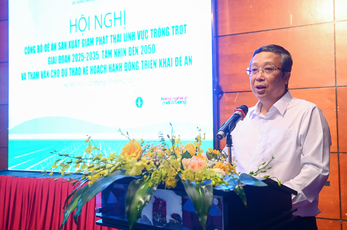 Thứ trưởng Bộ NNMT Hoàng Trung phát biểu tại hội nghị. Ảnh: NN