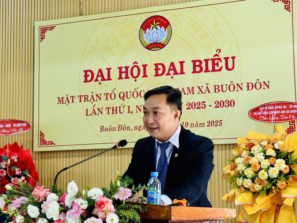 Ông Nguyễn Công Dũng, Bí thư Đảng ủy xã biên giới Buôn Đôn phát biểu chỉ đạo đại hội. Ảnh: Thanh Nga.