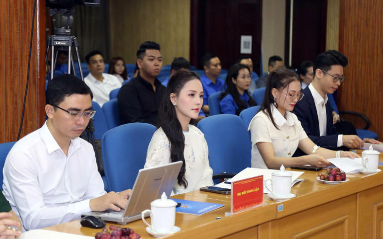 Các đại biểu dự hội nghị. Ảnh: P. L