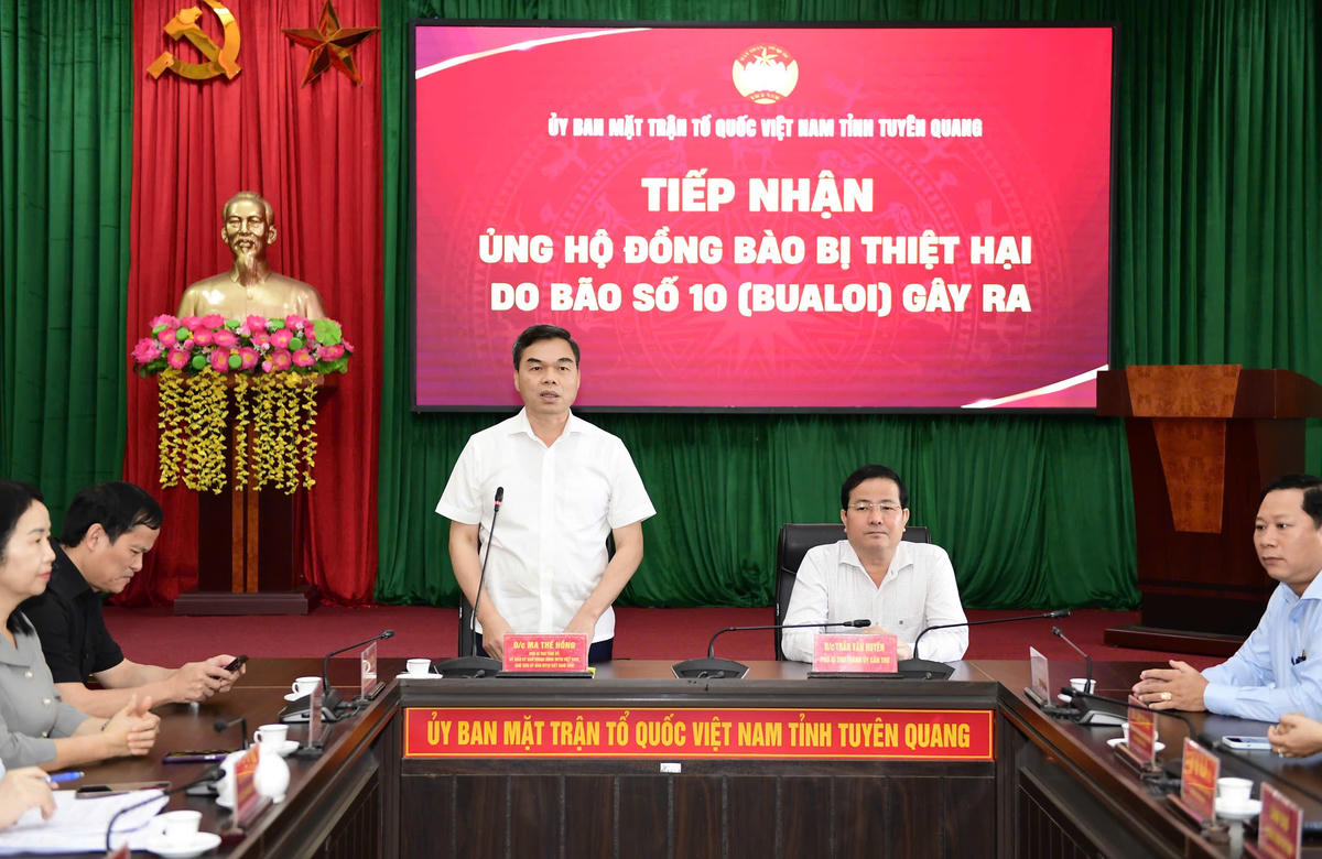 Ông Ma Thế Hồng, Phó Bí thư Tỉnh ủy, Chủ tịch Ủy ban MTTQ Việt Nam tỉnh Tuyên Quang phát biểu tại chương trình. Ảnh: X.T.. 