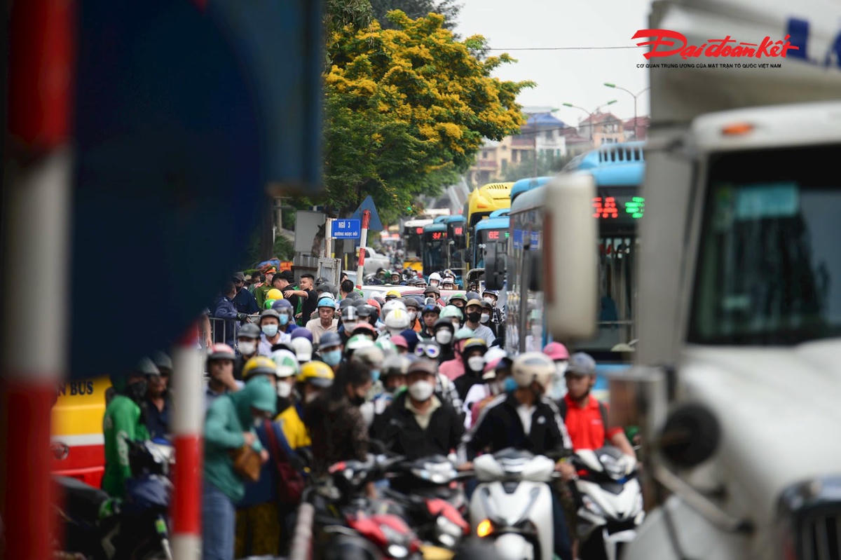 Hà Nội thường xuyên xảy ra tình trạng ùn tắc giao thông.