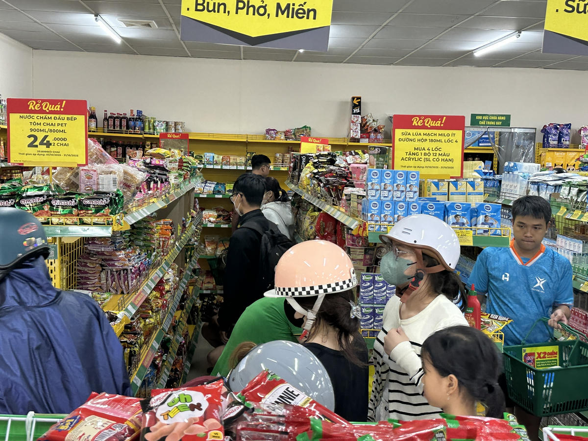 Đà Nẵng: Đảm bảo hàng hóa khi người dân đổ xô mua sắm trước bão số 12