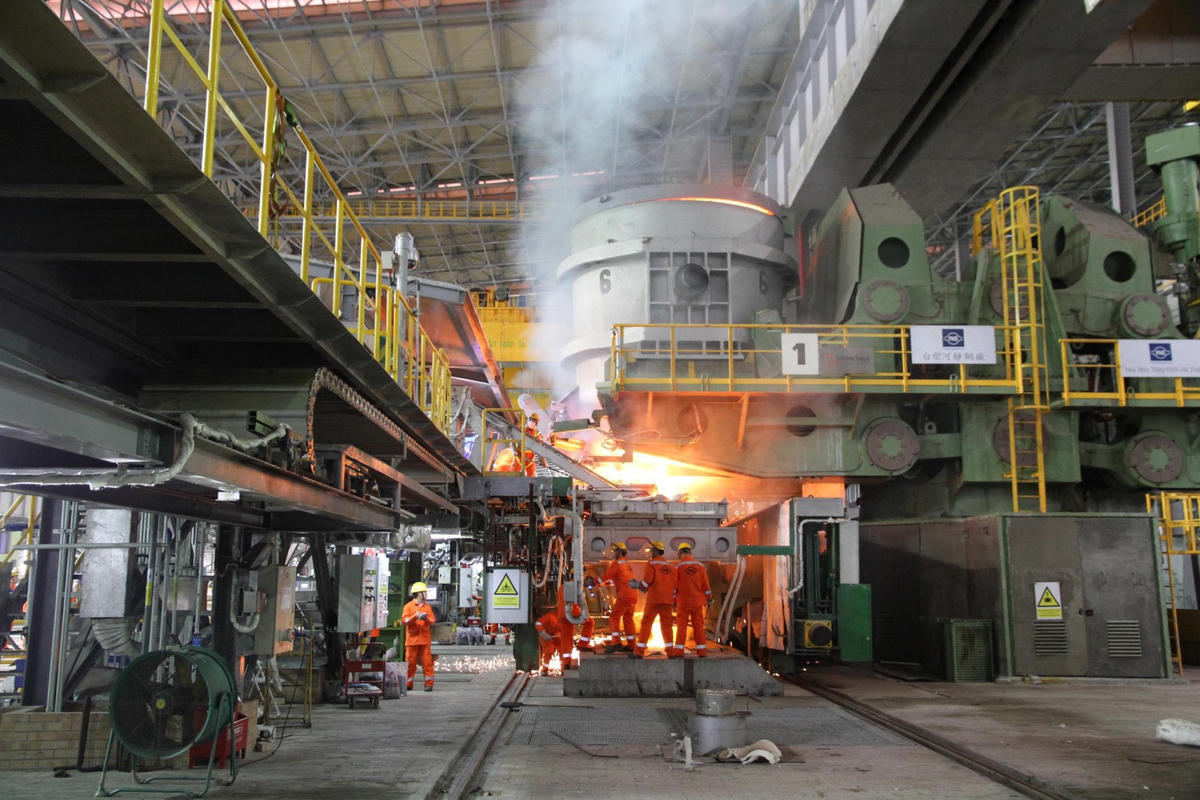 Lãnh đạo UBND tỉnh đang triển khai nhiều giải pháp đồng bộ để hướng tới việc thành lập Khu thương mại tự do Vũng Áng. 