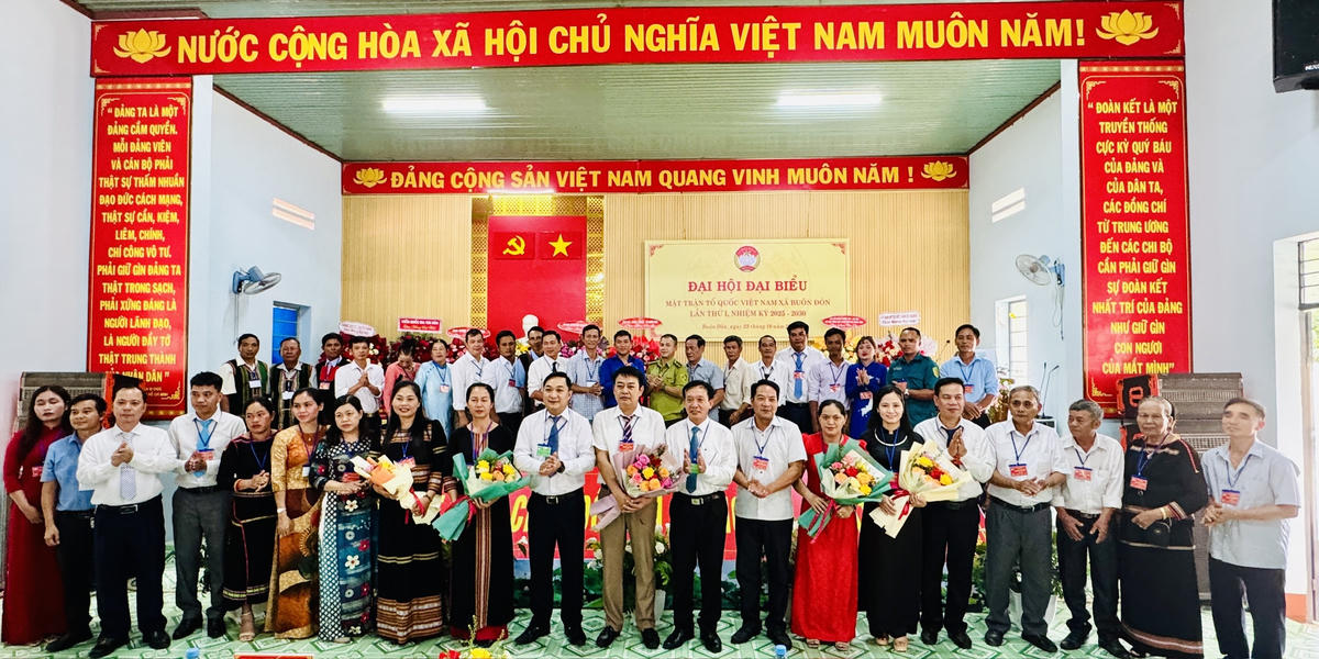 46 Ủy viên Ủy ban MTTQ Việt Nam xã Buôn Đôn khóa I, nhiệm kỳ 2025-2030 ra mắt đại hội. Ảnh: Thanh Nga.