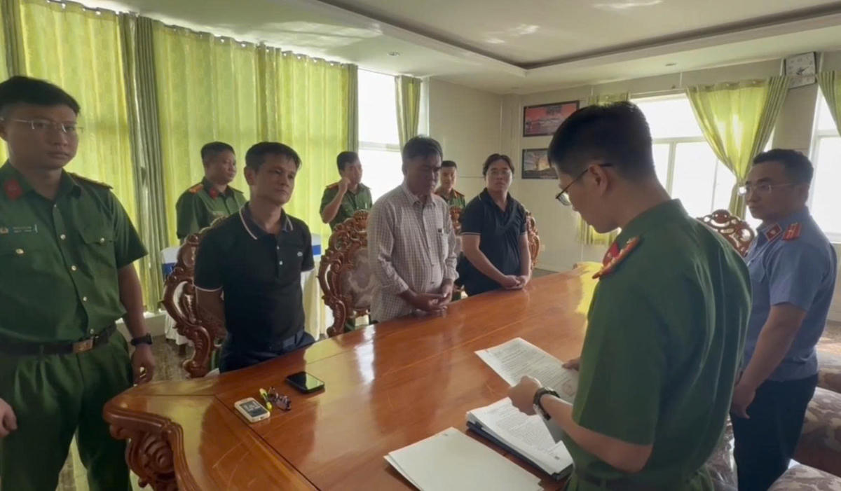 3 đối tượng bị khởi tố trong&nbsp;vụ án hình sự “Gây ô nhiễm môi trường”. Ảnh: CACC