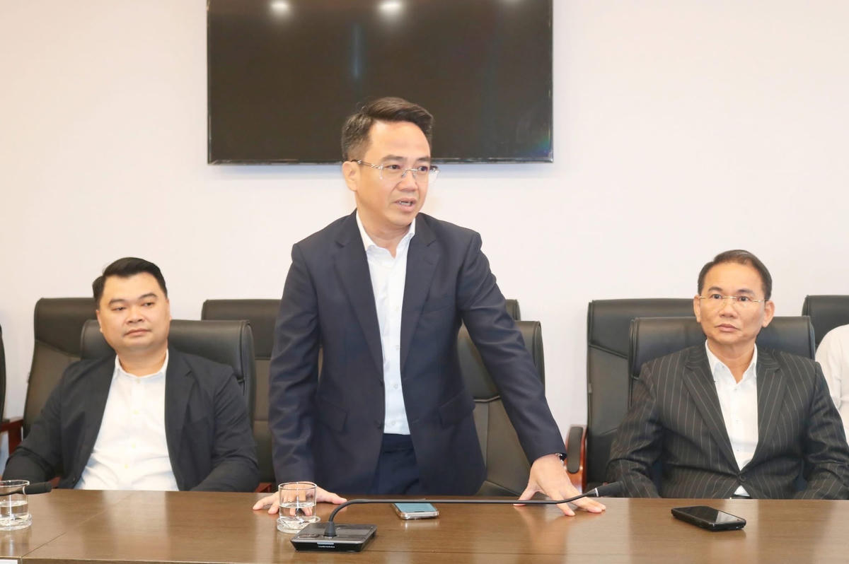 Đại diện đơn vị, doanh nghiệp phát biểu tại buổi trao tặng kinh phí ủng hộ. Ảnh: PT. 