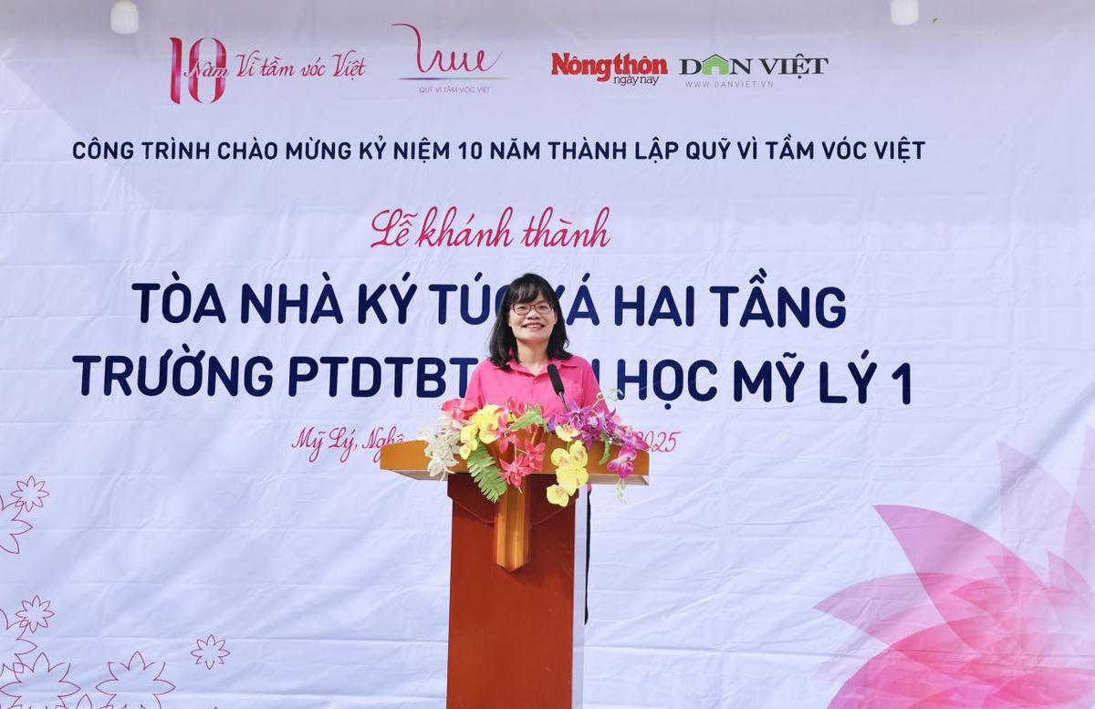 Bà Trần Hồng Điệp - Giám đốc Quỹ Vì Tầm Vóc Việt phát biểu.