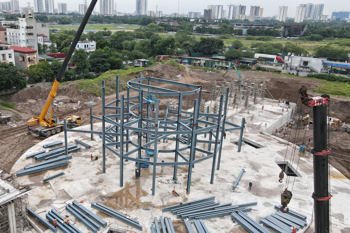 Dự án có tổng mức đầu tư gần 120 tỷ đồng, Bến xe khách Yên Sở được quy hoạch là công trình trọng điểm, nhằm giảm tải cho Bến xe Giáp Bát.