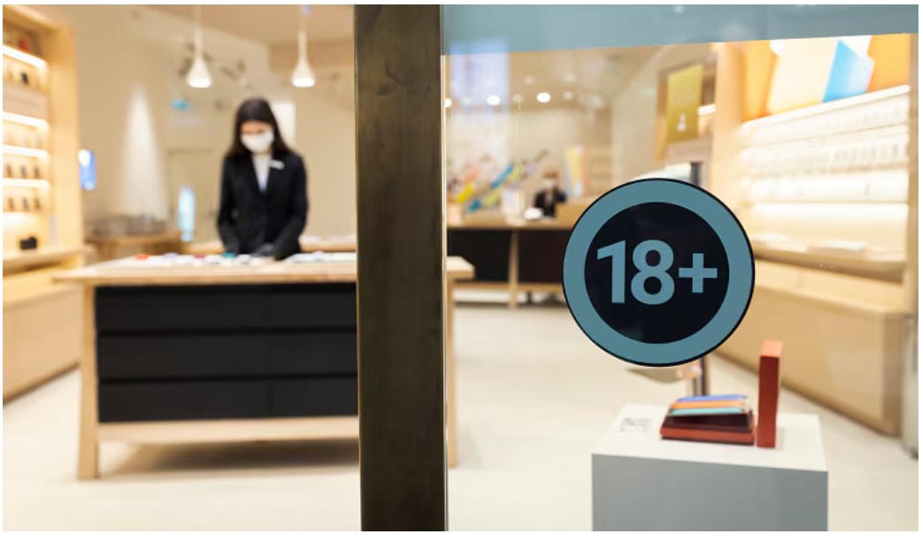 98% sản phẩm toàn cầu của PMI đều được bao phủ bởi các chương trình kiểm soát độ tuổi tại các kênh bán lẻ gián tiếp. Ảnh: rbhinc.ca.