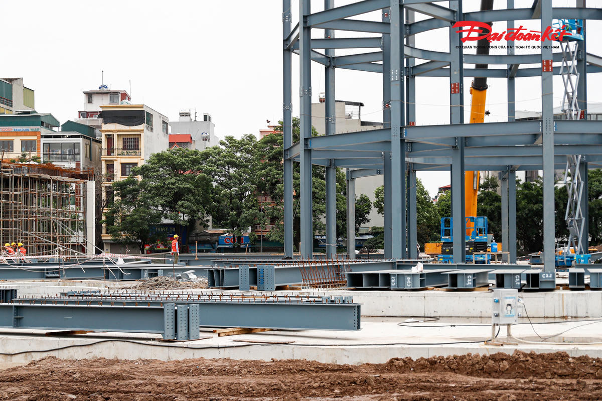 Phần lớn các công đoạn tại bến xe sẽ tự động hóa, như kiểm soát xe ra, hiển thị thông tin về chuyến xe, giờ xuất bến, cửa đón khách, hay khu vực xe buýt, khu vực taxi giảm thiểu nhân lực phục vụ, điều hành.&nbsp;