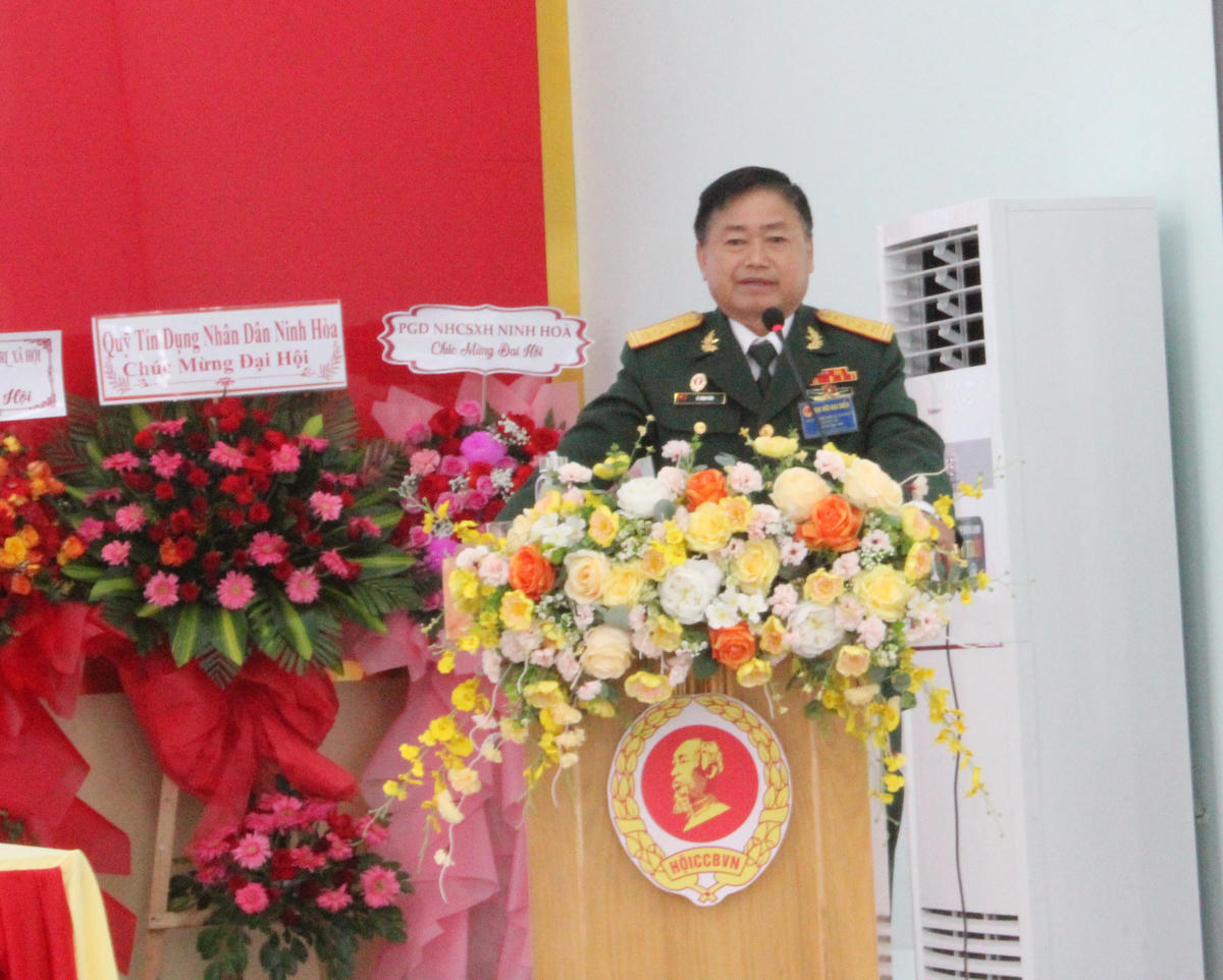 Ông Lê Đình Đàn, Phó Chủ tịch Hội Cựu chiến binh tỉnh Khánh Hòa, phát biểu chỉ đạo đại hội. (ảnh X.H).
