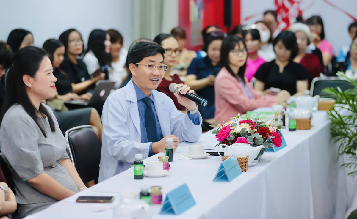 Các chuyên gia nói về cách phụ nữ cần làm đẹp cho chính mình. Ảnh: T.D