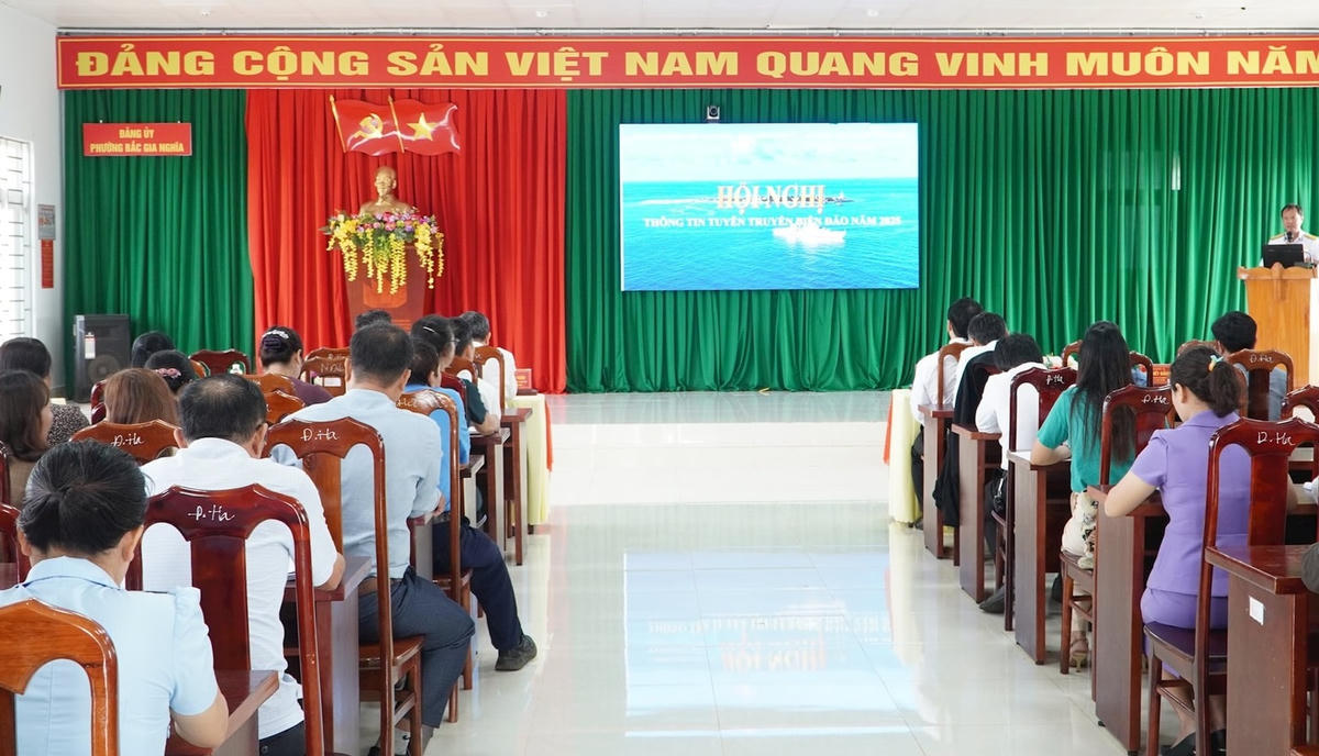 Quang cảnh Hội nghị tuyên truyền biển, đảo cho cán bộ, đảng viên, nhân dân, người uy tín, chức sắc tôn giáo phường Bắc Gia Nghĩa. (ảnh H.H)
