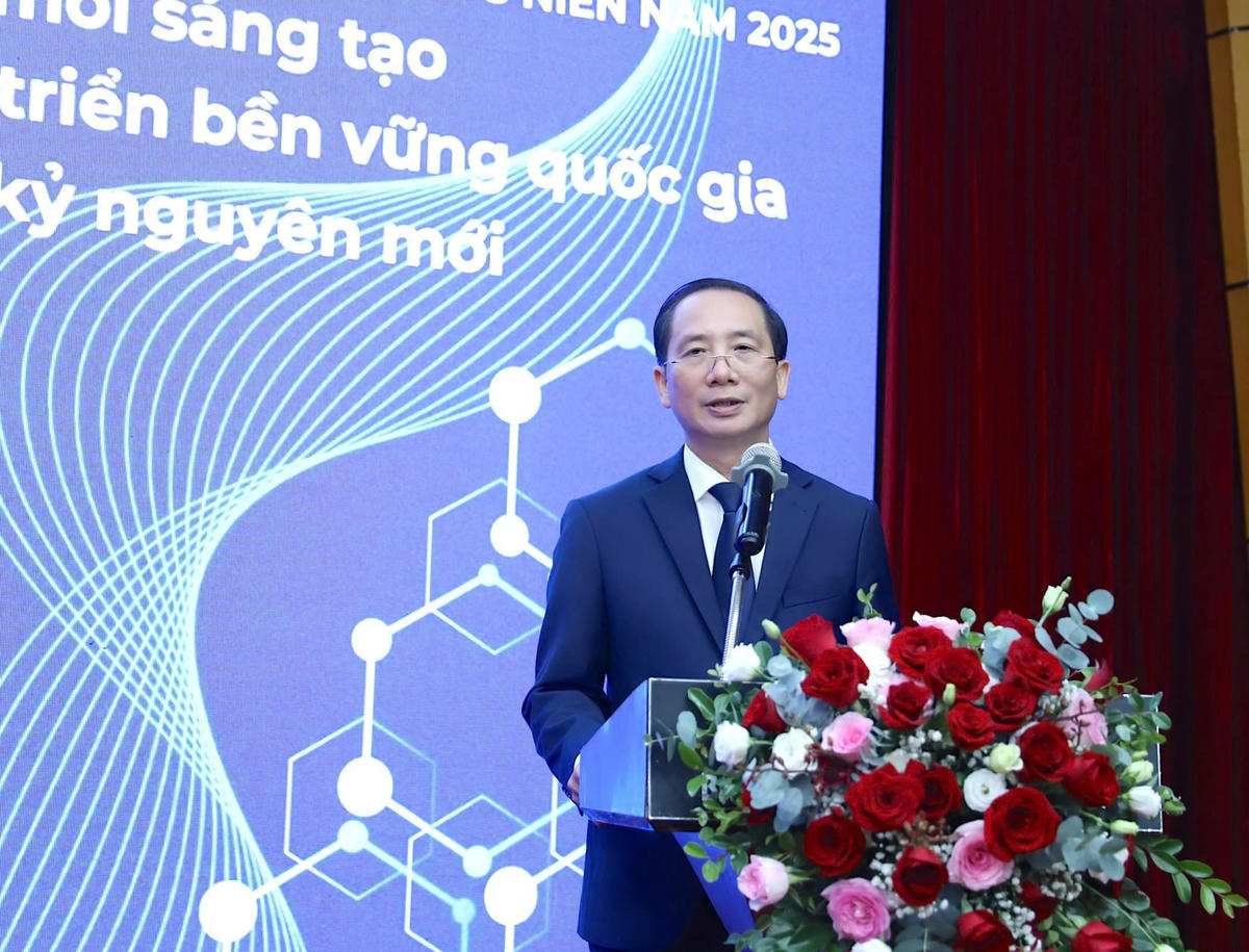 PGS.TS Nguyễn Bá Chiến - Giám đốc Học viện Hành chính và Quản trị công phát biểu đề dẫn diễn đàn.