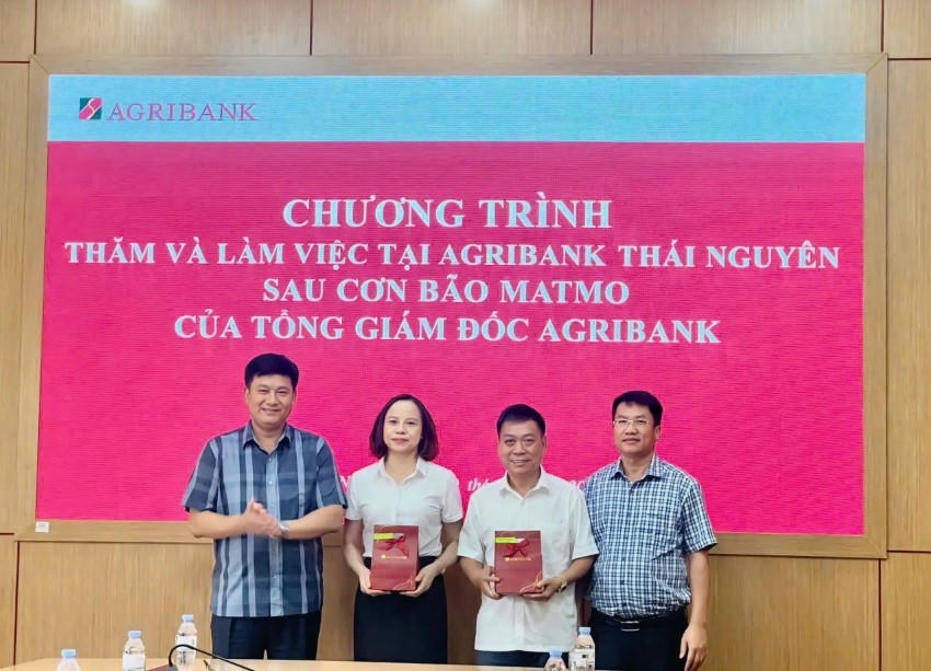 Đồng chí Phạm Toàn Vượng - Tổng Giám đốc Agribank đã làm việc với các chi nhánh trên địa bàn tỉnh Thái Nguyên để kiểm tra, chỉ đạo công tác khắc phục hậu quả bão số 11, thăm hỏi người lao động và khách hàng bị thiệt hại