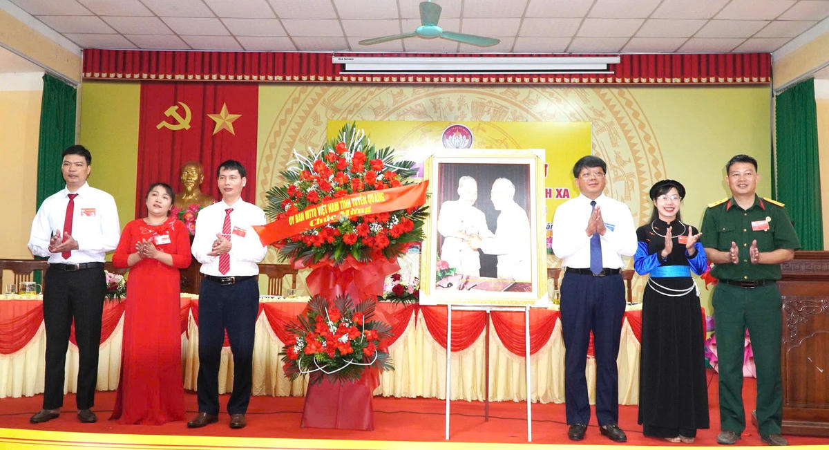 Ông Hà Trung Kiên, Ủy viên BTV Tỉnh ủy, Phó Chủ tịch Thường trực Ủy ban MTTQ Việt Nam tỉnh Tuyên Quang dự Đại hội đại biểu MTTQ xã Bình Xa.