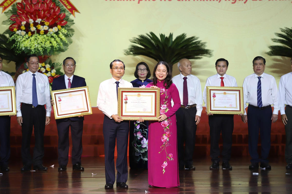 TP HCM tôn vinh nhiều tập thể, cá nhân trong phong trào thi đua yếu nước giai đoạn 2020 - 2025. Ảnh; T.T