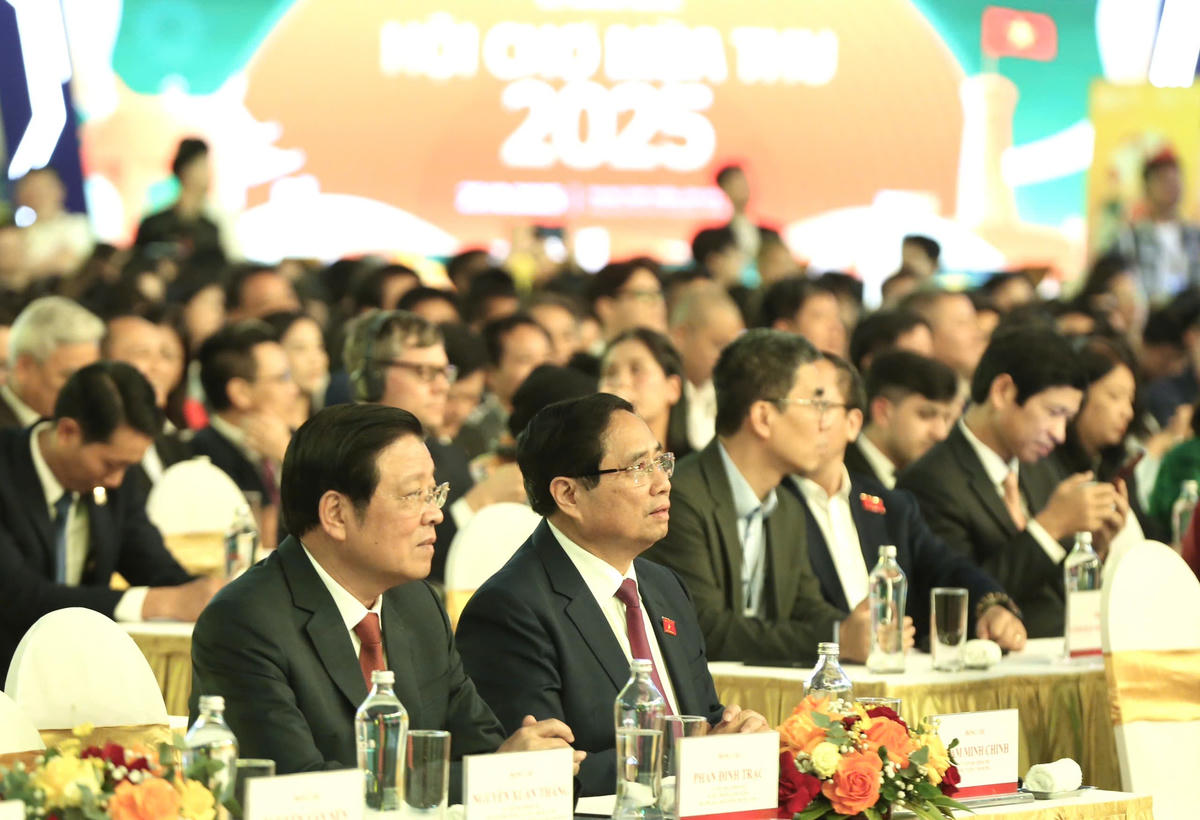 Các đại biểu dự khai mạc Hội chợ - Ảnh: VGP/Nhật Bắc