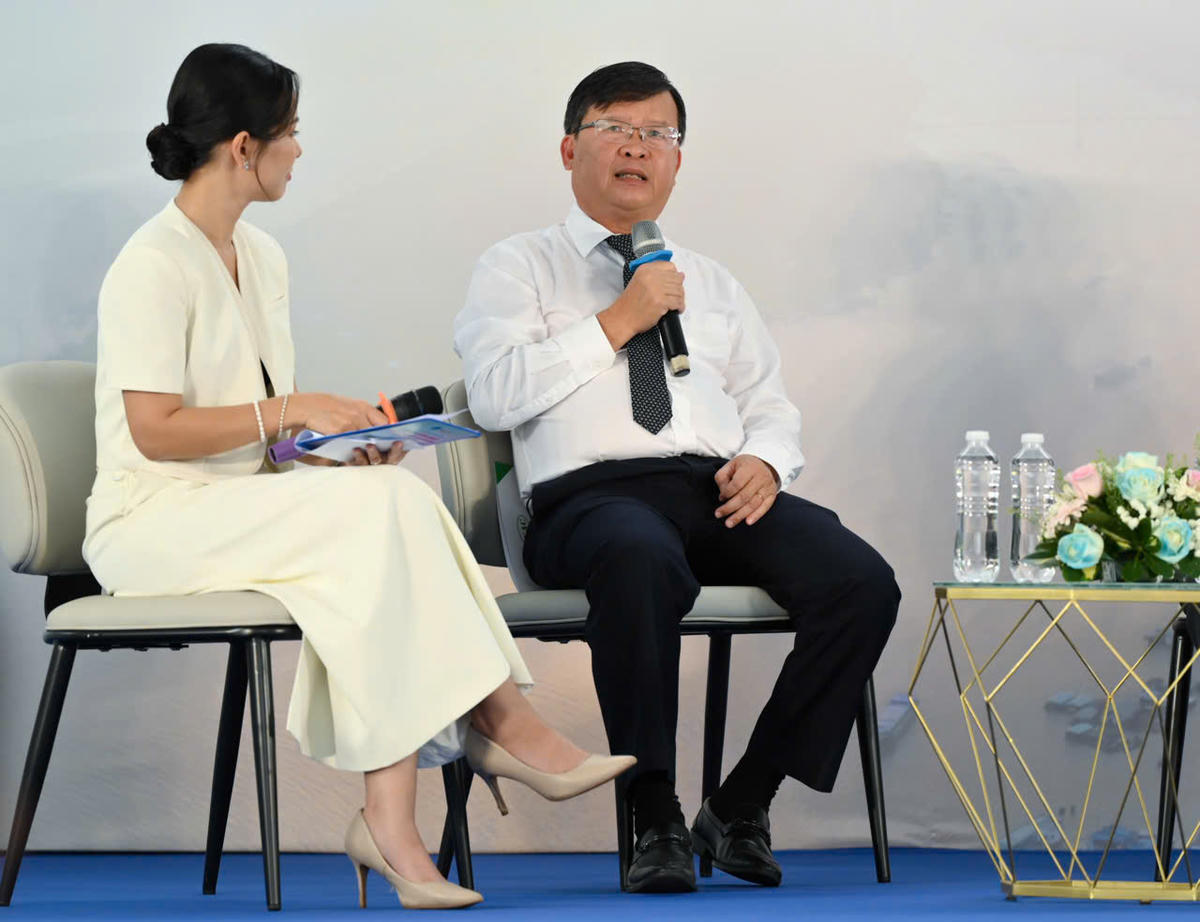 BS.CKII. Huỳnh Minh Trúc – Giám đốc Trung tâm Kiểm soát bệnh tật TP Cần Thơ thông tin về tình hình bệnh sốt xuất huyết tại Cần Thơ. Ảnh TK.