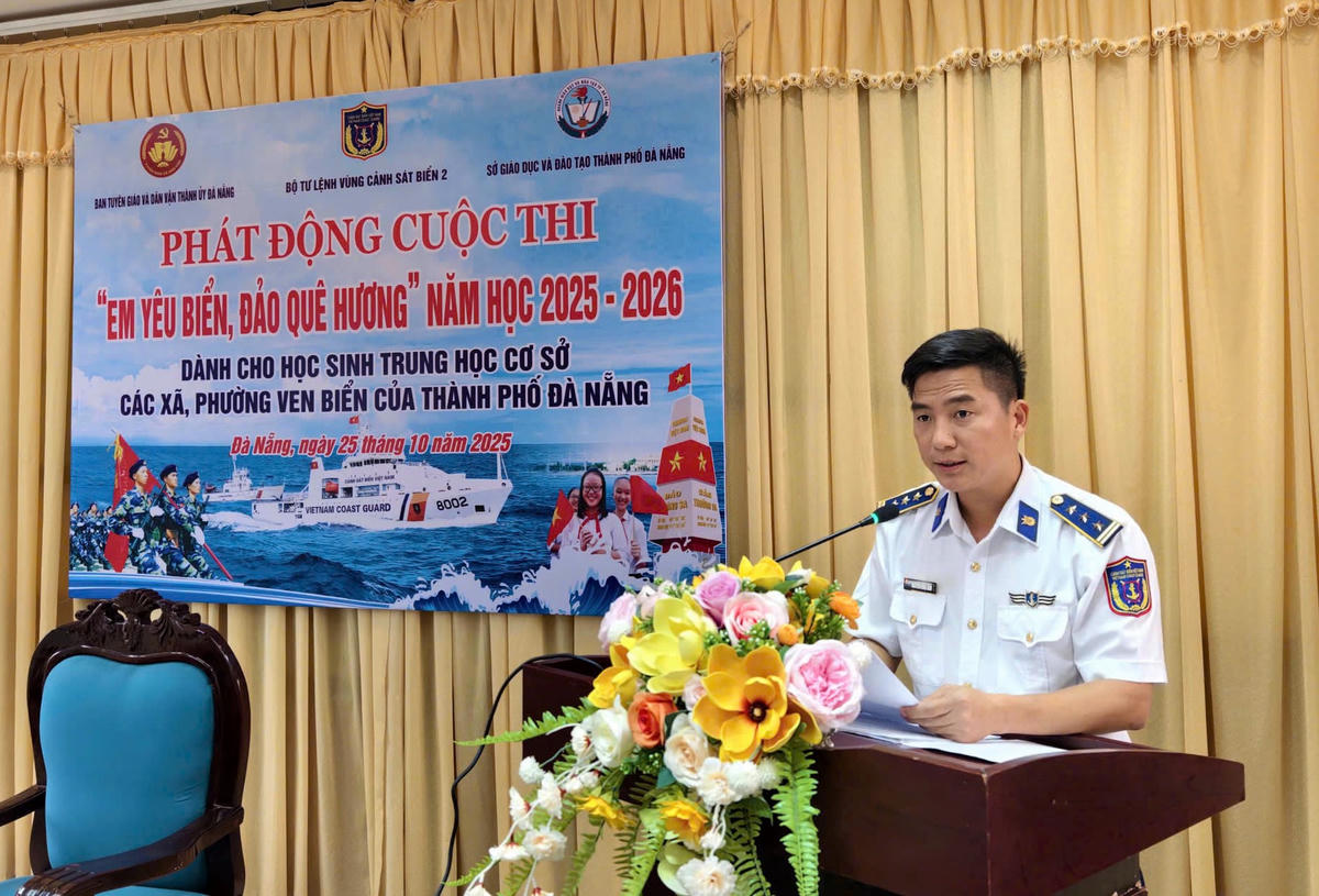 Thượng tá Nguyễn Hồng Nam, Phó Chính ủy Hải đoàn 21 phát biểu tại lễ phát động. Ảnh: CV.