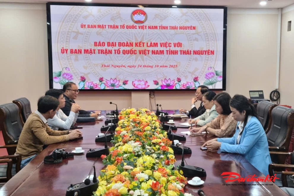 Buổi làm việc giữa Báo Đại Đoàn kết và Ủy ban MTTQ tỉnh Thái Nguyên. Ảnh: Toán Nguyễn.