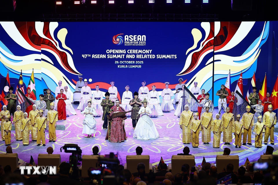 Chương trình nghệ thuật chào mừng Lễ khai mạc Hội nghị Cấp cao ASEAN lần thứ 47. (Ảnh: Dương Giang/TTXVN).
