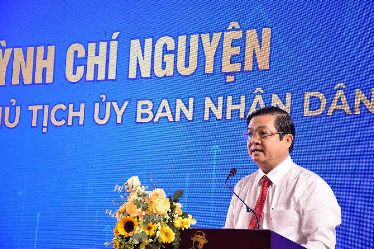 Phó chủ tịch UBND tỉnh Cà Mau Huỳnh Chí Nguyện phát biểu tại diễn đàn. Ảnh: Nguyên Du