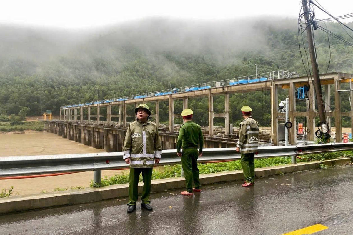 Đà Nẵng: Sơ tán hơn 50 hộ dân trước khi dập Nam Mỹ xả lũ