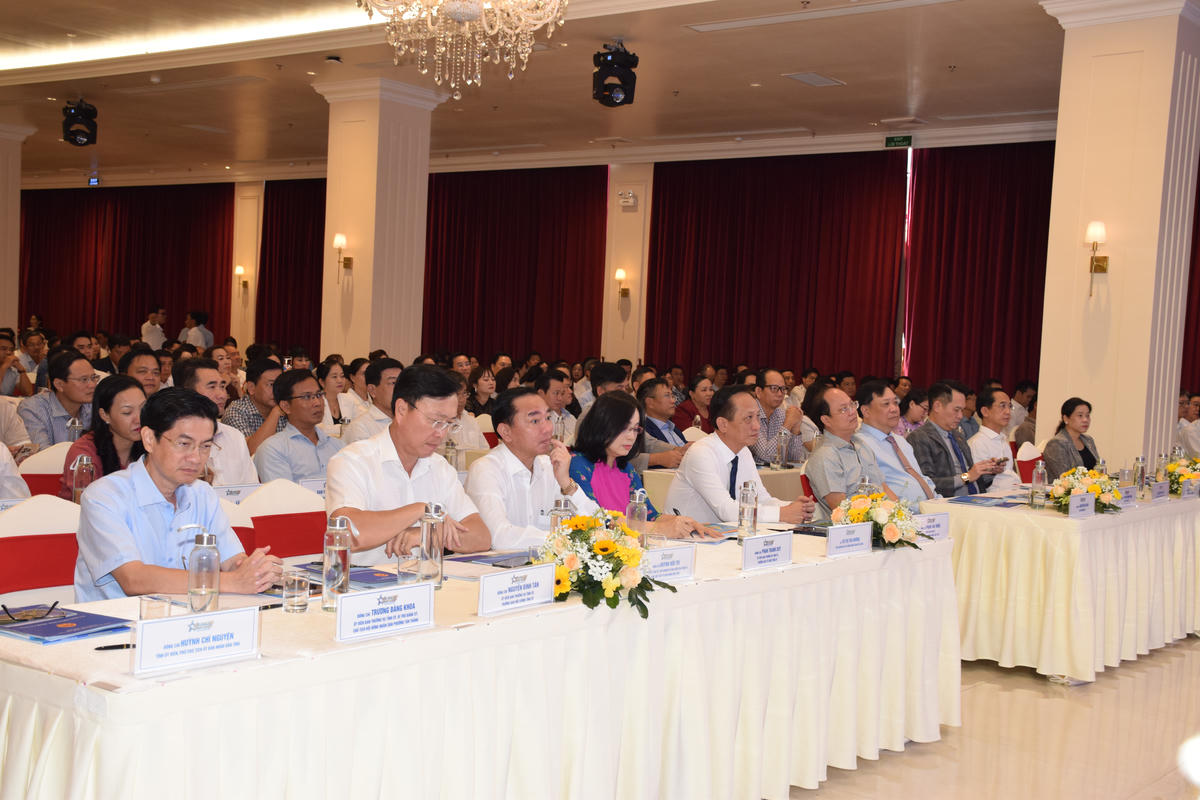 Các đại biểu dự diễn đàn doanh nghiệp Cà Mau năm 2025. Ảnh: Nguyên Du