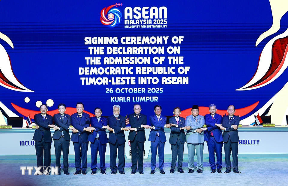 Thủ tướng Phạm Minh Chính và các Trưởng đoàn ASEAN chụp ảnh chung tại Lễ khai mạc Hội nghị Cấp cao ASEAN lần thứ 47. (Ảnh: Dương Giang/TTXVN).