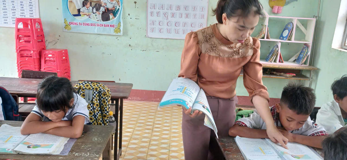 Cô giáo Nguyệt với kinh nghiệm 18 năm đứng lớp, chủ yếu là dạy lớp 1. Ảnh: NVCC.