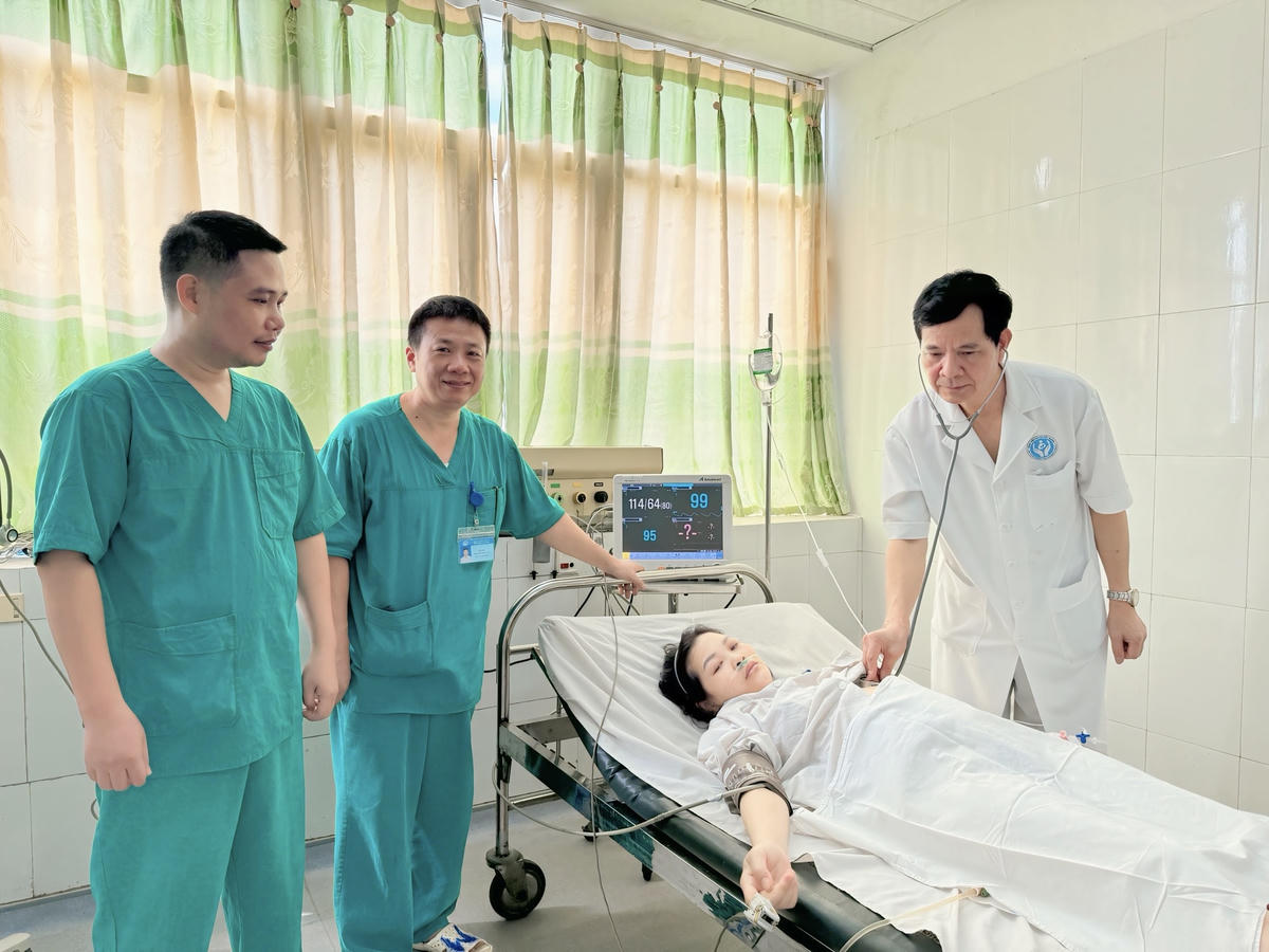 Bệnh nhân được theo dõi, hồi sức tích cực tại Phòng Hồi sức hậu phẫu của Khoa Phẫu thuật Gây mê hồi sức