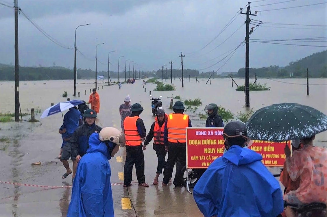 Một số tuyến đường ở xã Nông Sơn cấm biển cảnh báo. Ảnh: CV.
