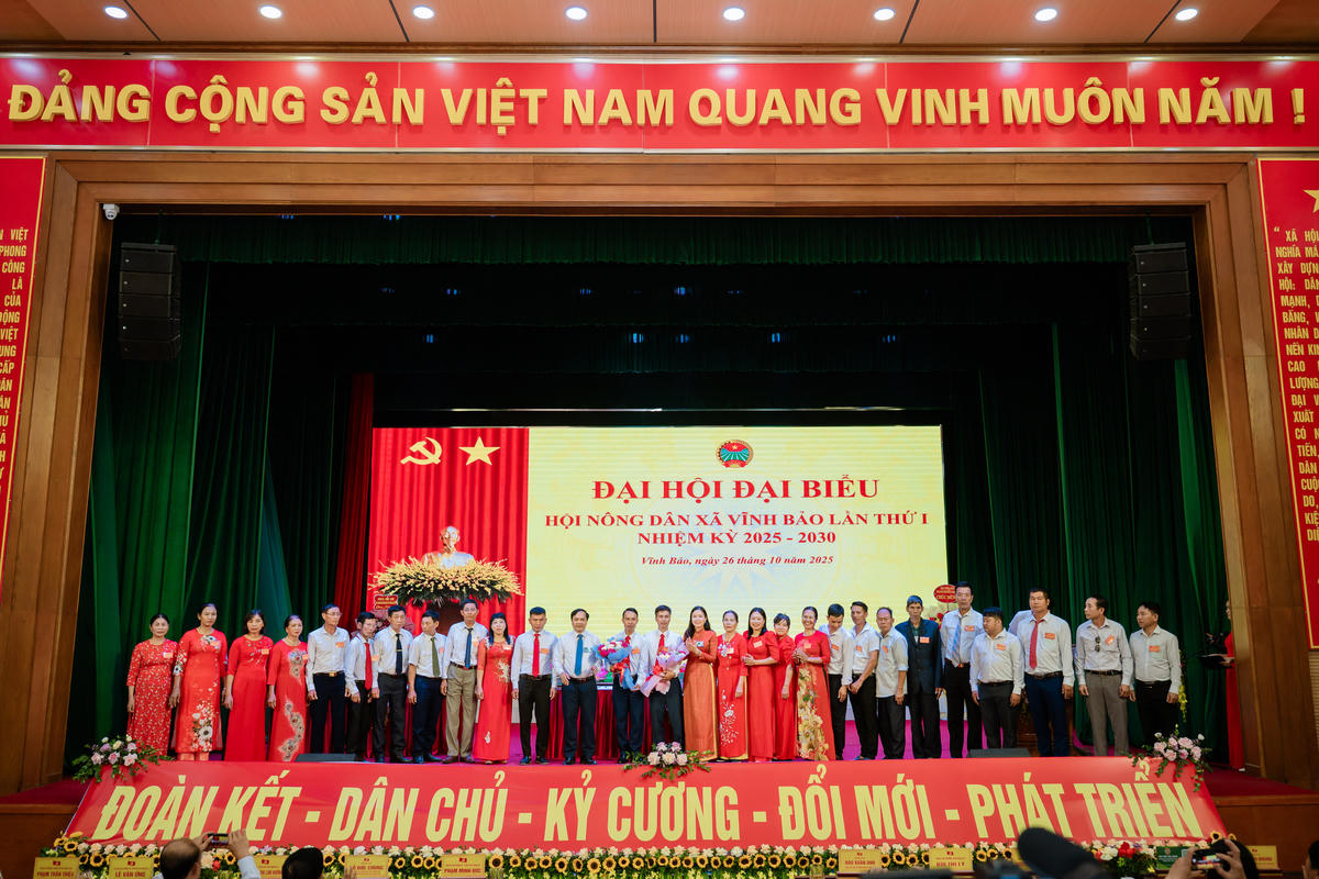 Ban chấp hành Hội Nông dân xã Vĩnh Bảo khoá mới ra mắt Đại hội. Ảnh: PT. 