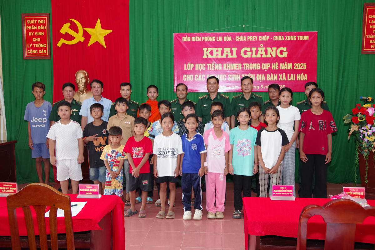 Lớp học thắm tình quân-dân do Đồn biên phòng Lai Hòa phối hợp tổ chức.