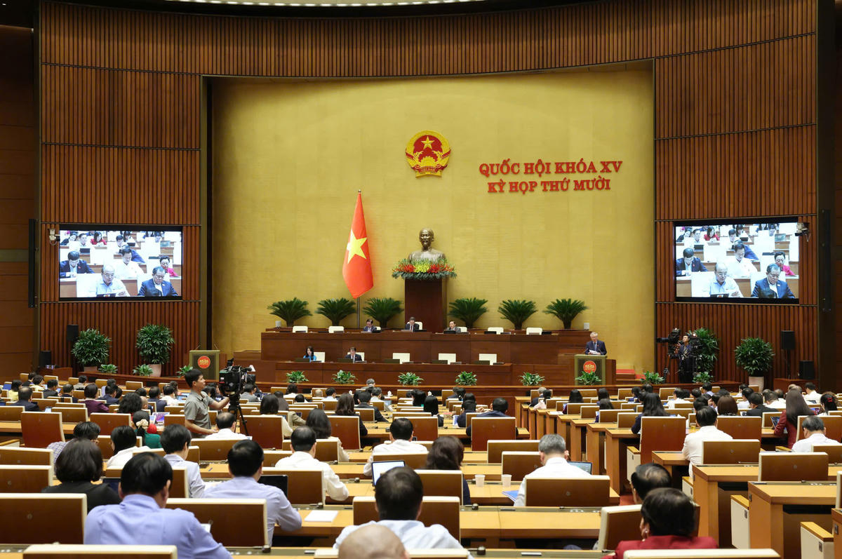 Quang cảnh phiên họp. Ảnh: Quang Vinh.