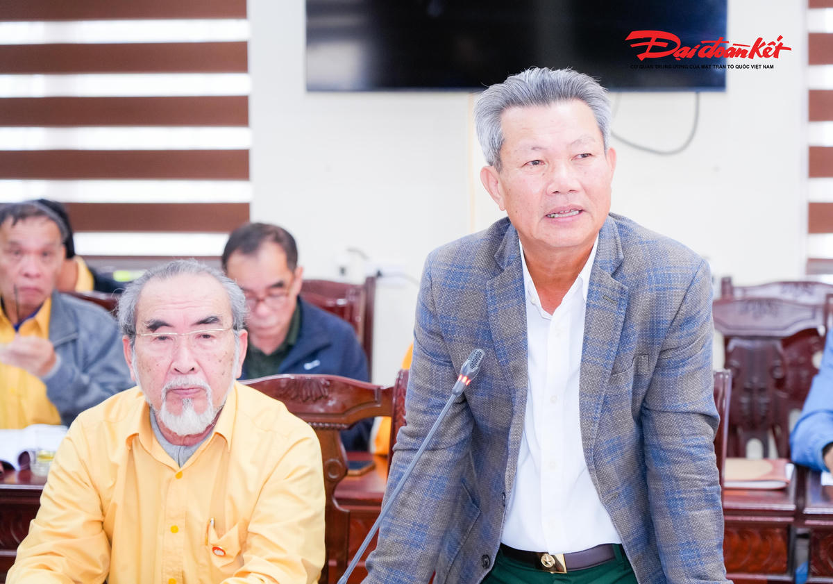 Thiếu tướng Nguyễn Sỹ Hội - Phó Chủ tịch Ủy ban MTTQ, Chủ tịch Hội Cựu Chiến binh tỉnh Nghệ An đóng góp ý kiến tại Hội nghị. Ảnh: ĐB.