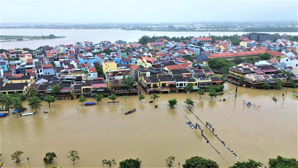 Nước sông Hoài, đoạn chảy qua phường An Hội dâng cao. Ảnh: CV.