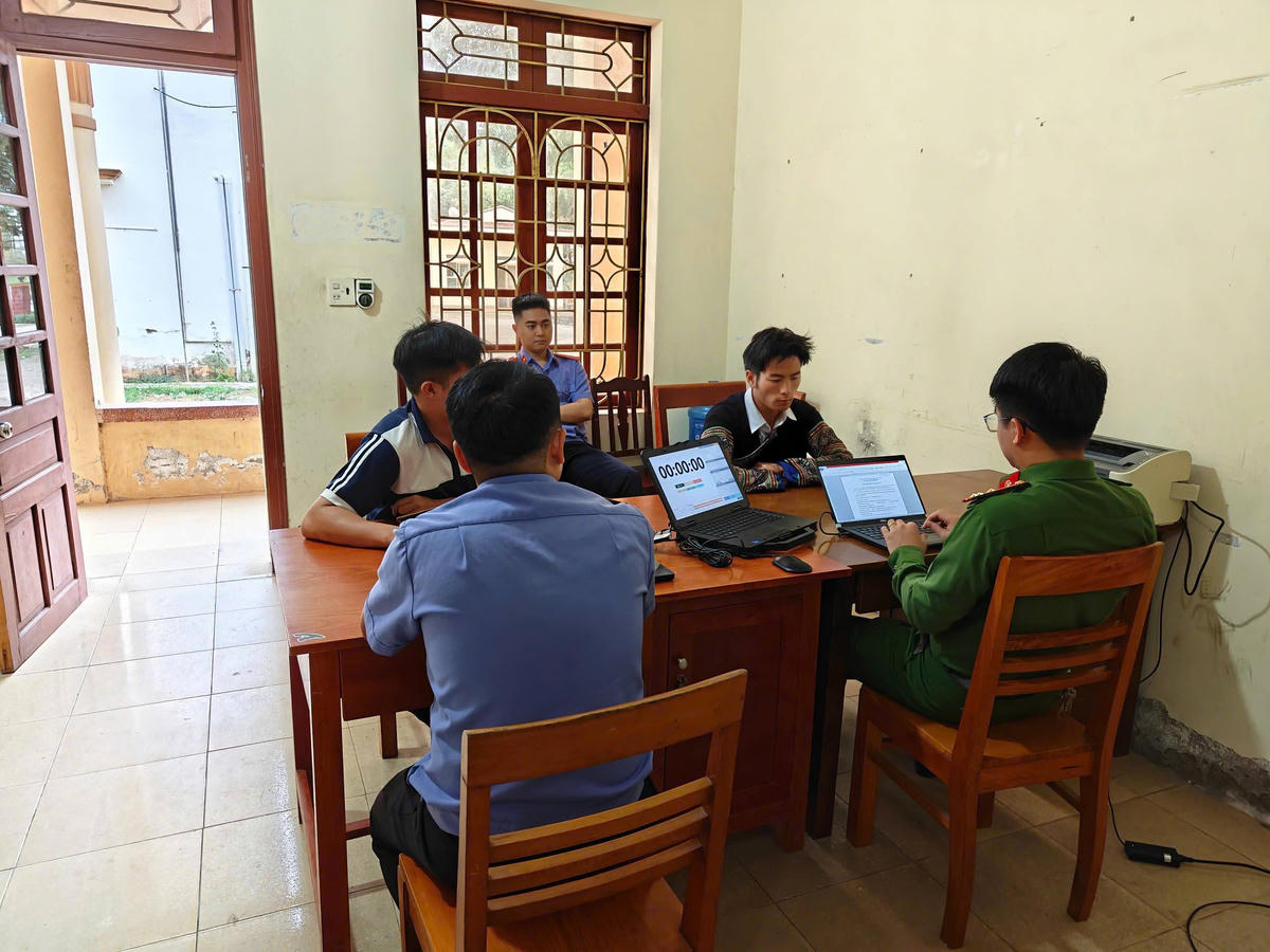 Lực lượng chức năng làm việc G.A.T. Ảnh: Công an tỉnh Lào Cai.