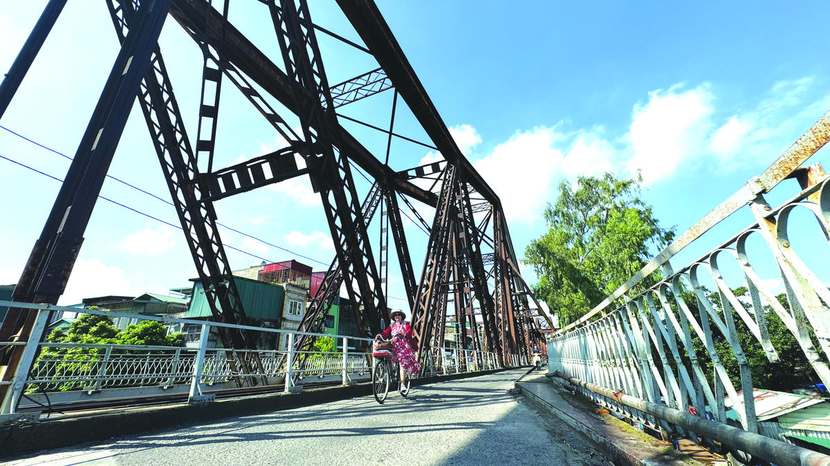 Giữ nhịp thời gian trên cầu Long Biên