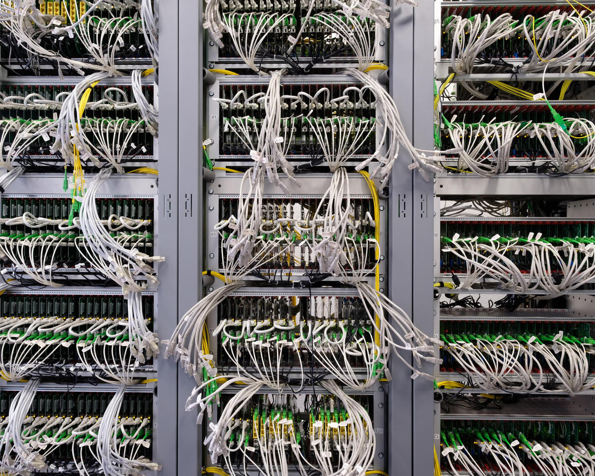 Thảm họa Internet có thể khởi phát từ một lỗi dây chuyền trong các giao thức cũ kỹ.