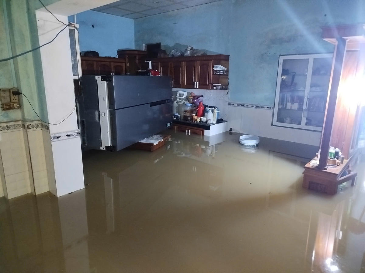 Một ngôi nhà ở xã Nam Phước ngập nước nặng. Ảnh: Tấn Thành.